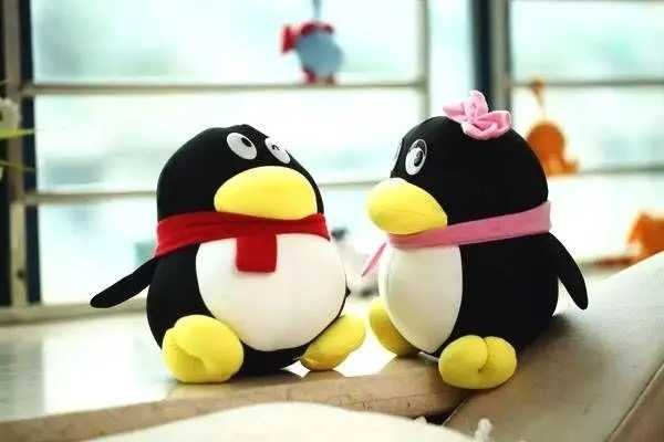 两个太阳两个月亮两个星的QQ号能卖多少钱，但是那个号还是可以9位数的，最后面有3个七的？